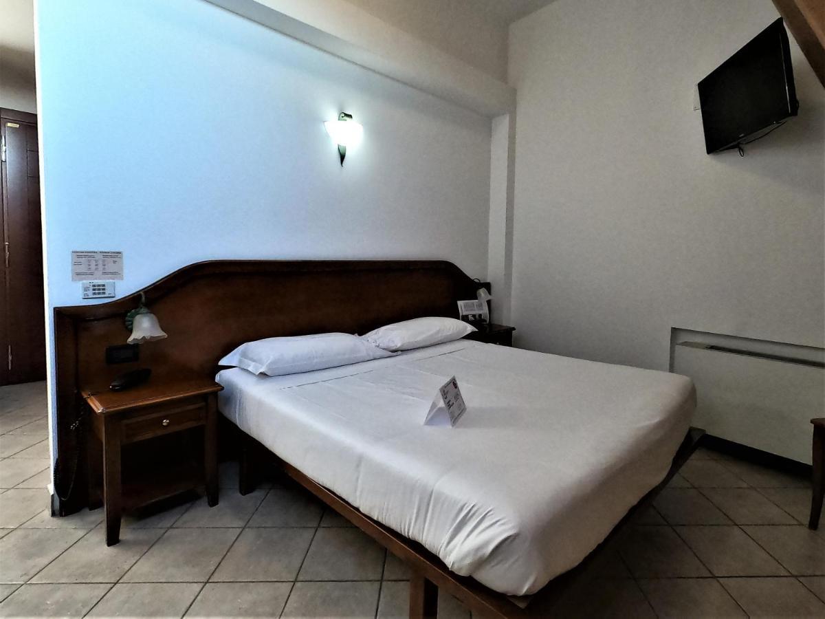 Hotel Ungheria Varese 1946 Dış mekan fotoğraf