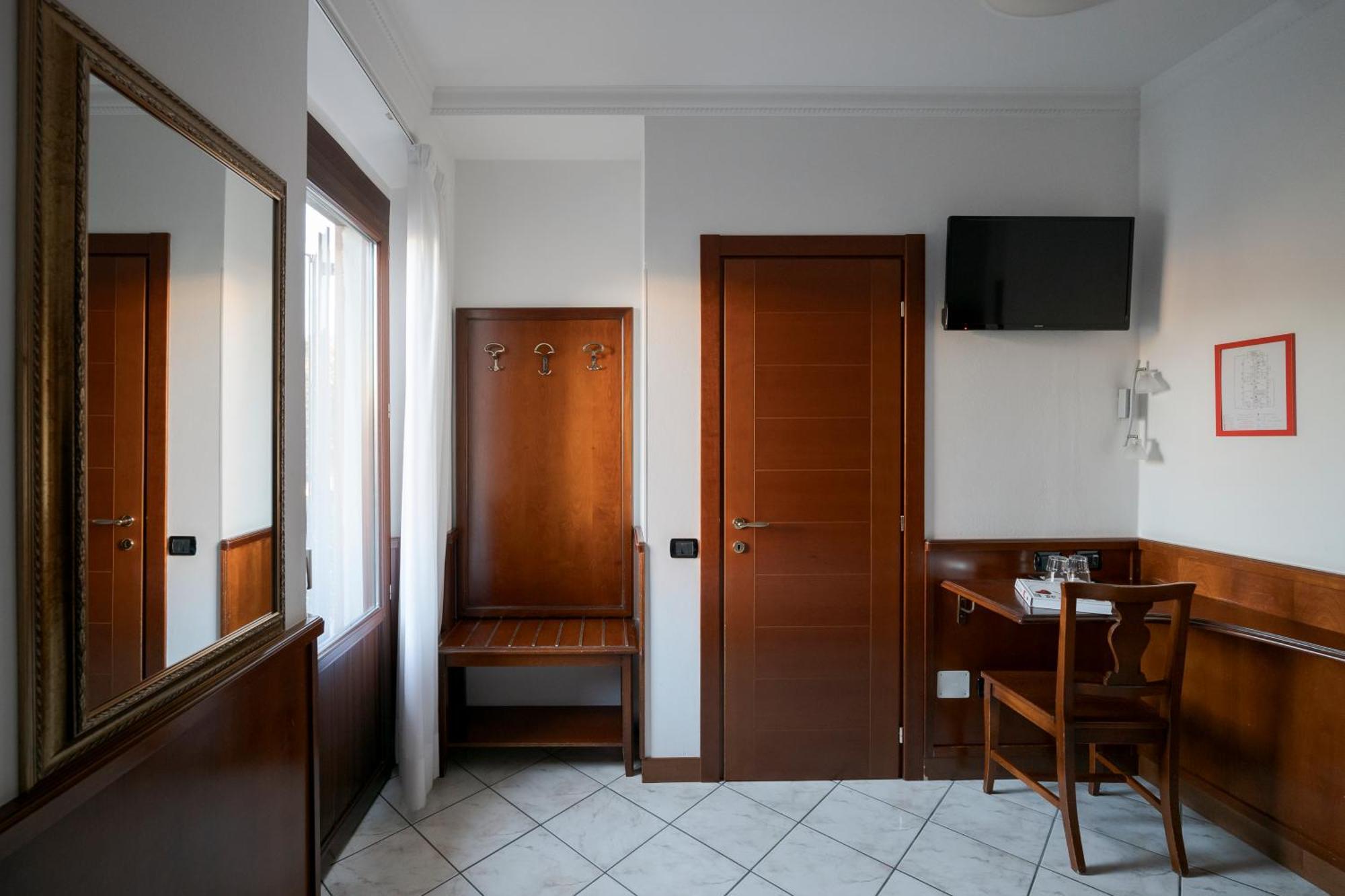 Hotel Ungheria Varese 1946 Dış mekan fotoğraf